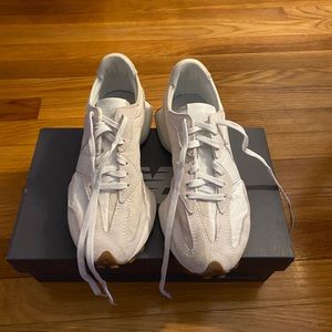 Women’s New Balance 327, size 6